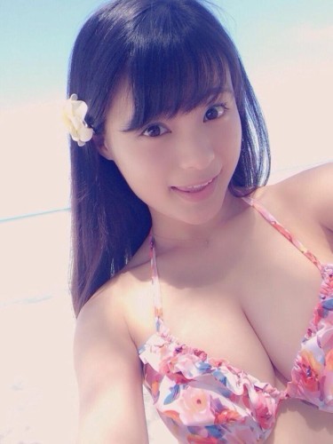 又到了为大家介绍妹子的时间了，今天要为大家介绍的是一个中日混血妹子星明美津纪。星明美津纪1996年出生于崎玉县，目前是日本新生代的写真女优兼演 员。星名美津纪是一位混血美女，母亲是中国人，父亲是日本人，还有一个正读小学的妹妹。她16岁的时候开始了作为写真明星的活动，凭借自己H杯“童言巨 乳”的魔鬼身材在日本网络上风头一时无二，最让人惊叹的是她居然还是个初中生。