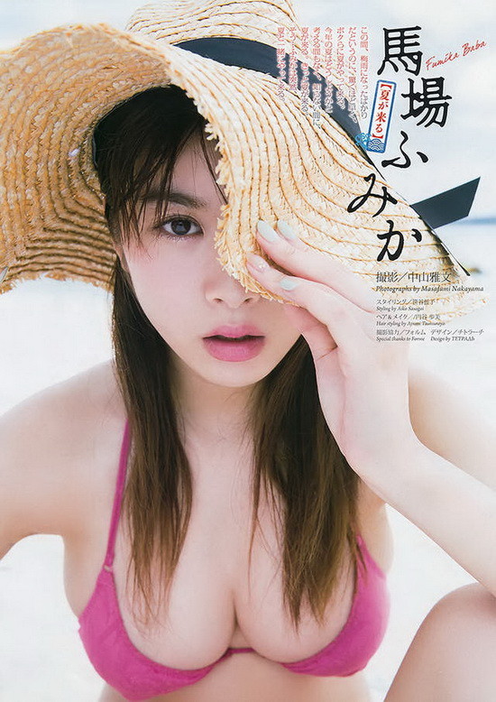 今天要跟大家分享的美女是来自日本的马场富美加（马场ふみか），通常我们贴上写真美图的时候因为大多都是日本妹子，所以场地不意外大多也是日本的某处这样，但这次刊载在当中的画面里可以非常清楚看见台湾的特色地标，原来是这次取景特别来到了这里拍摄台北101前的美乳喔
