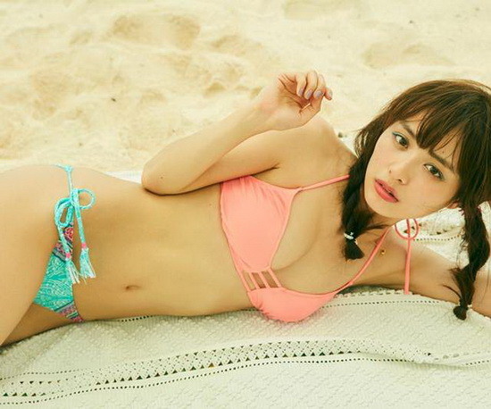 今天这篇日本特摄美女的泳装写真特辑当中，请到的两大女主角内田理央、逢泽莉娜都是粉丝心中的完美女生，如今作品播毕两人隔了这么多年首次合体拍写真，自然是要跟大家来分享一下的嘛