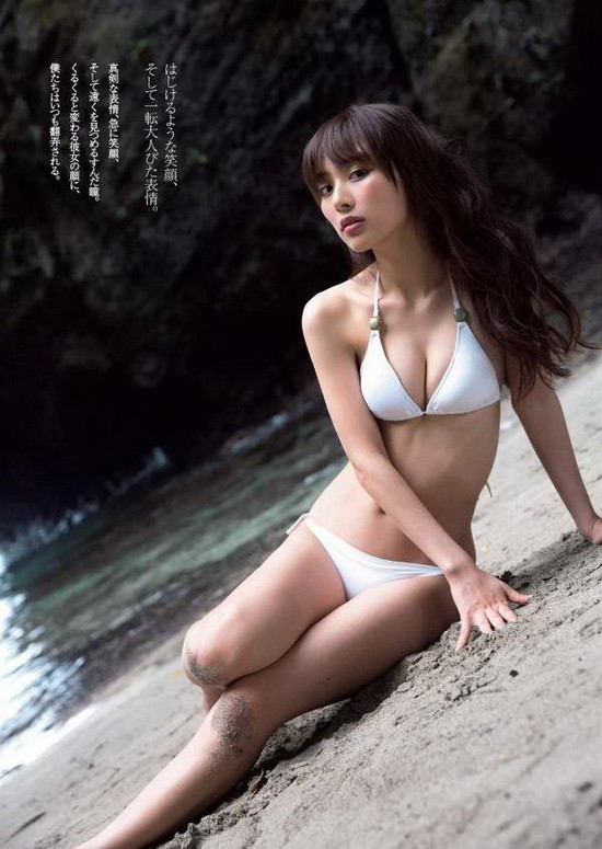 今天这篇日本特摄美女的泳装写真特辑当中，请到的两大女主角内田理央、逢泽莉娜都是粉丝心中的完美女生，如今作品播毕两人隔了这么多年首次合体拍写真，自然是要跟大家来分享一下的嘛