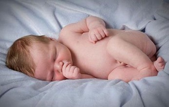 新生儿肚脐怎么护理？新生儿肚脐出血怎么办？