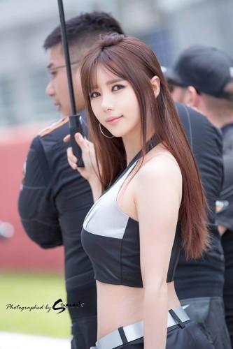宋姝儿是一名模特，身材窈窕长相甜美可人，有很多不错的写真作品。宋姝儿还是一名资深的魔兽玩家，至今都没有AFK，还曾在OGN超级联赛开幕式中和大魔王Jaedong、月魔Moon打过表演赛，性感可爱的外表和魔鬼般的身材让很多游戏玩家记住了她。