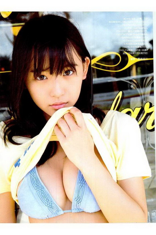 今天的女主角相信各位应该不太陌生，因为浅川梨奈之前我们曾多次提及到，去年刚在写真界推出作品就获得不小轰动的她，今年虽然感觉稍稍熄火了一点，但是在下半年的回锅冲刺相当来劲，不但拍摄了更多的美图以外，也在电视剧《天才麻将少女》（咲-Saki-）参与演出，成为下半年完全可以期待的日本新生代写真偶像
