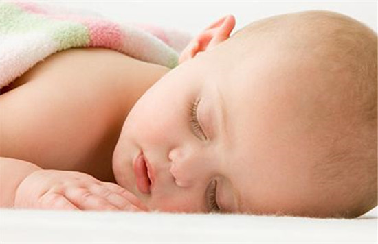 婴儿趴睡呛奶猝死？原因预防说明
