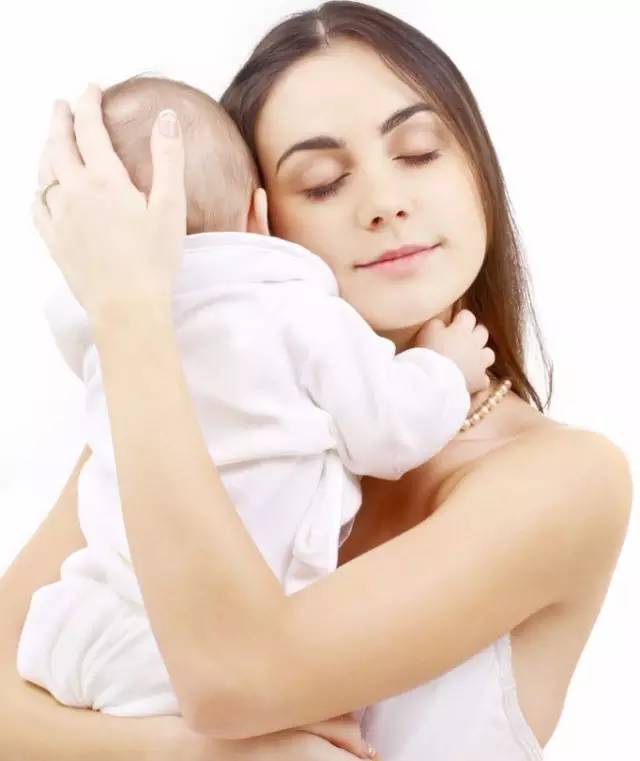 母乳喂养会导致乳房下垂吗？