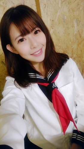 又到了为大家分享妹子的时间了！今天要为大家介绍的是一位来自台湾的正妹林妤臻。林妤臻昵称Yunni，目前就读于淡江大学国际企业系，自幼学琴，才色兼俱，被同学封为“明星撞脸达人”，有人认为她长得像陈妍希，也有人说像小1号的林志玲，许多宅男网友则直呼她是“淡江史上最正妹”！
