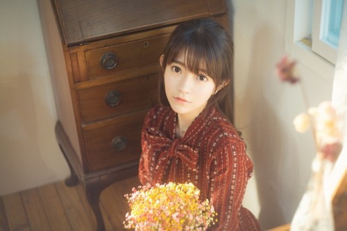 还记得上次的韩国第一美少女Yurisa cos的赤木晴子吗？这次她又来啦！Yurisa凭借既爱高达又爱游戏，本身还非常萌萌哒的属性，成为了不少宅男心中的女神。
