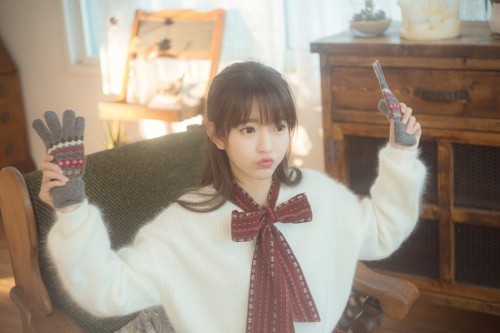 还记得上次的韩国第一美少女Yurisa cos的赤木晴子吗？这次她又来啦！Yurisa凭借既爱高达又爱游戏，本身还非常萌萌哒的属性，成为了不少宅男心中的女神。