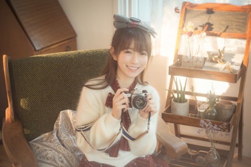 还记得上次的韩国第一美少女Yurisa cos的赤木晴子吗？这次她又来啦！Yurisa凭借既爱高达又爱游戏，本身还非常萌萌哒的属性，成为了不少宅男心中的女神。