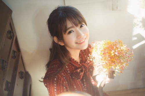还记得上次的韩国第一美少女Yurisa cos的赤木晴子吗？这次她又来啦！Yurisa凭借既爱高达又爱游戏，本身还非常萌萌哒的属性，成为了不少宅男心中的女神。