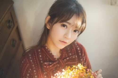 还记得上次的韩国第一美少女Yurisa cos的赤木晴子吗？这次她又来啦！Yurisa凭借既爱高达又爱游戏，本身还非常萌萌哒的属性，成为了不少宅男心中的女神。