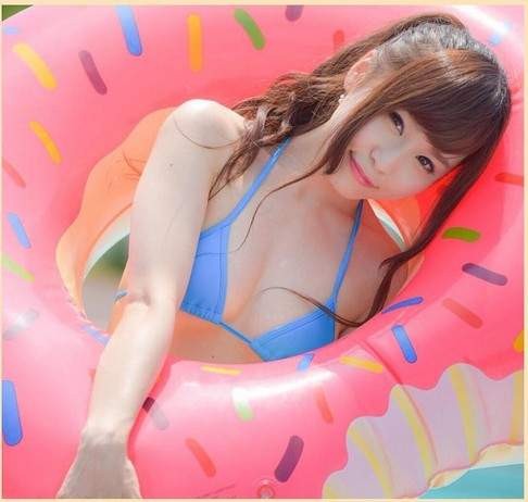 　这次分享的女主角「猫耳天使逢坂爱」，虽然不是素人而算是写真女星，但拥有很多美图这点都是相同的，所以底下就分享一些出来给大家欣赏一下