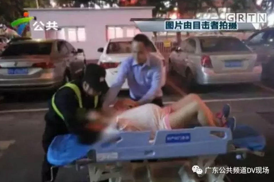 深圳龙华孕妇怀孕8个月突然下体出血 丈夫见车就拦遭拒