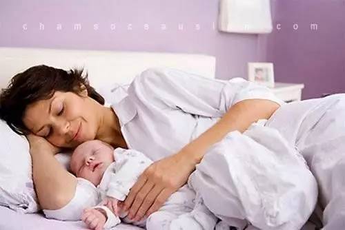 0到1岁新生宝宝的照看指南（喂养、安抚、睡眠训练等）