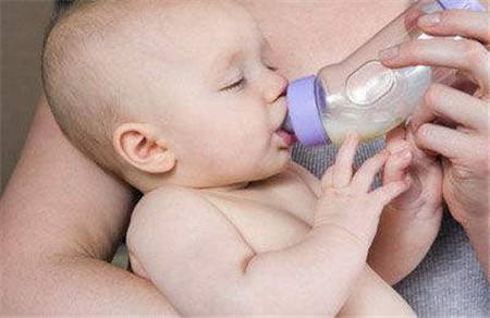 如何给宝宝选择合适阶段的奶粉