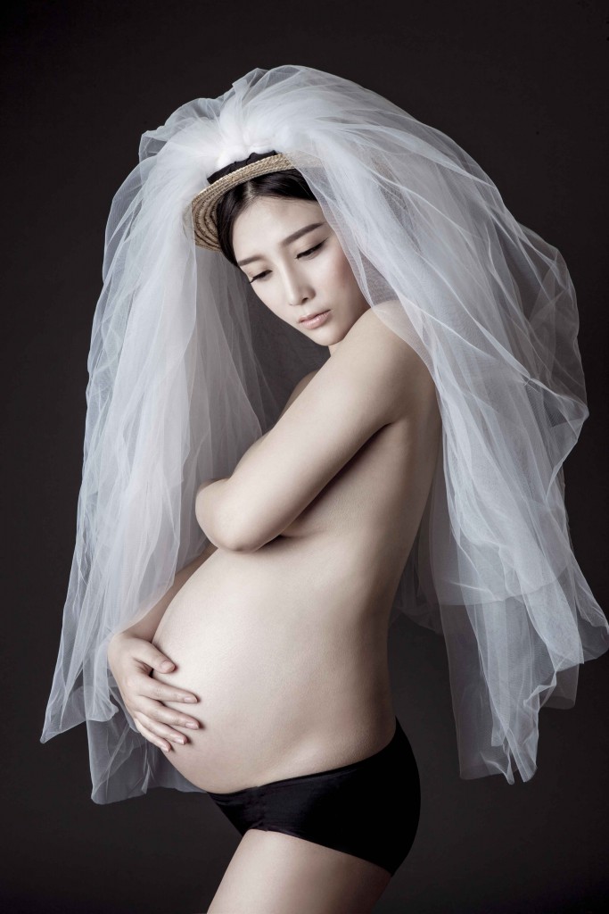 七个月胎儿裸孕妇写真摄影