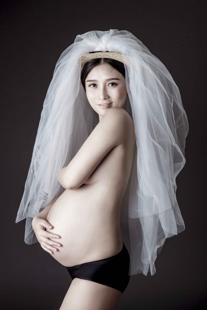七个月胎儿裸孕妇写真摄影