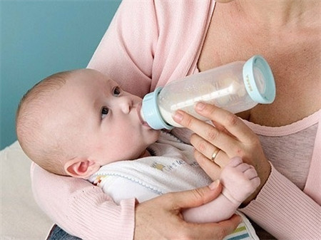 宝宝转奶期间感冒了怎么办，分为两种情况来处理