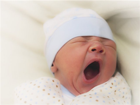 早产儿什么时候可以出院，出院回家护理要注意什么