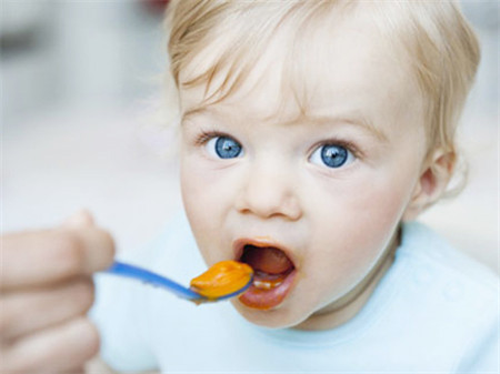 五个月宝宝可以吃辅食了吗，添加时机不对有啥影响呢？