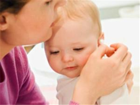 6个月婴儿耳屎怎么清理 经常给宝宝掏耳朵有什么危害