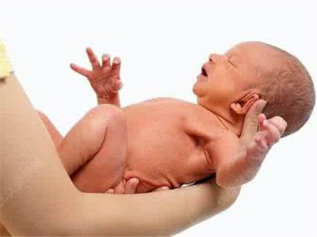 新生儿体温高怎么回事，主要分为这两方面