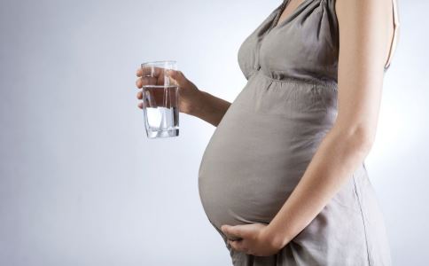 孕妇多喝水会让羊水变多吗 这不是真的
