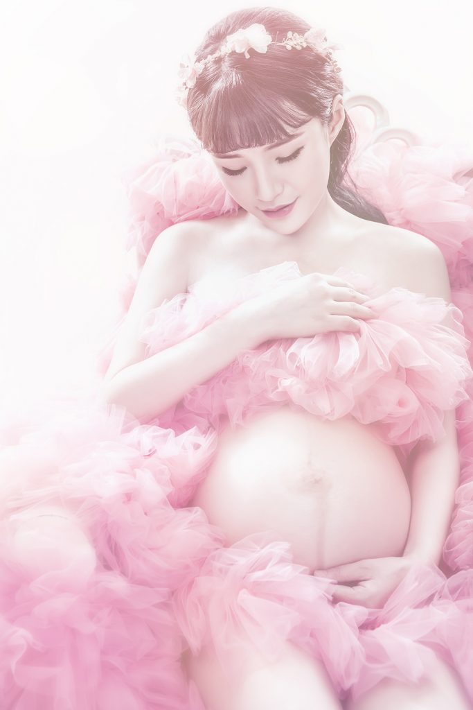 本套孕妇写真来自南京云摄影孕妇摄影-性感与清纯并存的孕妇写真