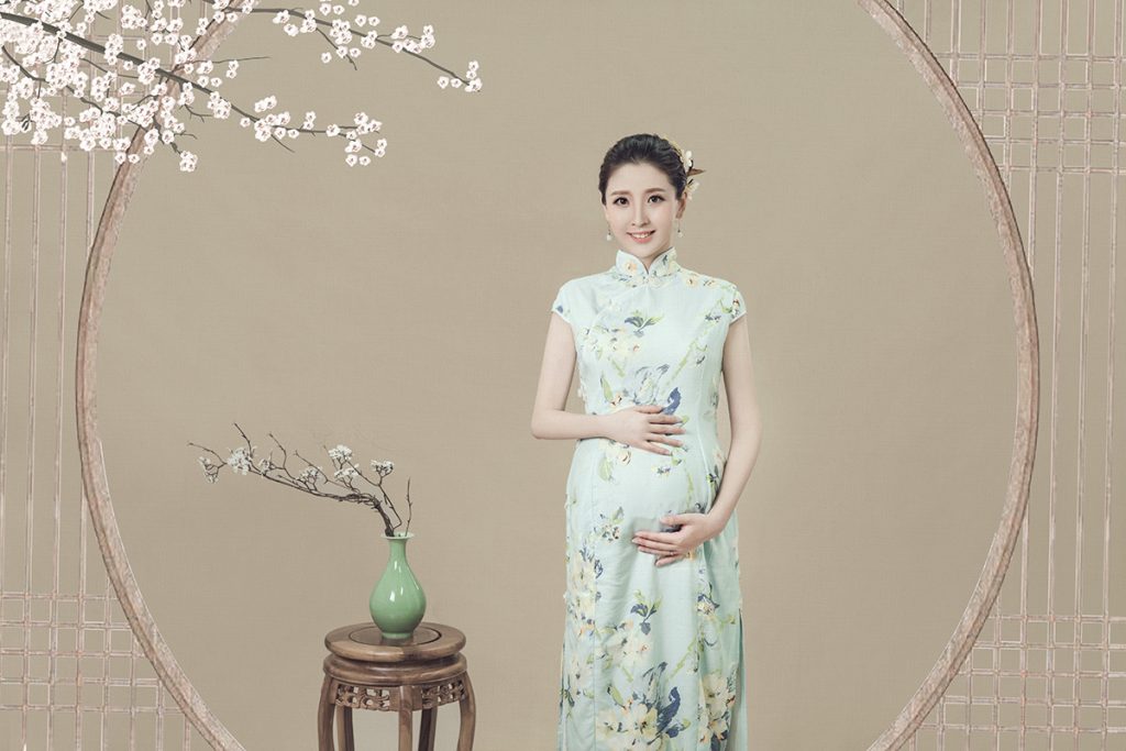 本套孕妇写真来自南京云摄影孕妇摄影-中华民国风孕妇夫妻照写真