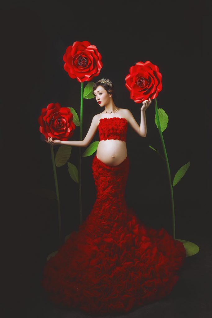 本套孕妇写真来自南京云摄影孕妇摄影-美女加玫瑰孕妇艺术写真