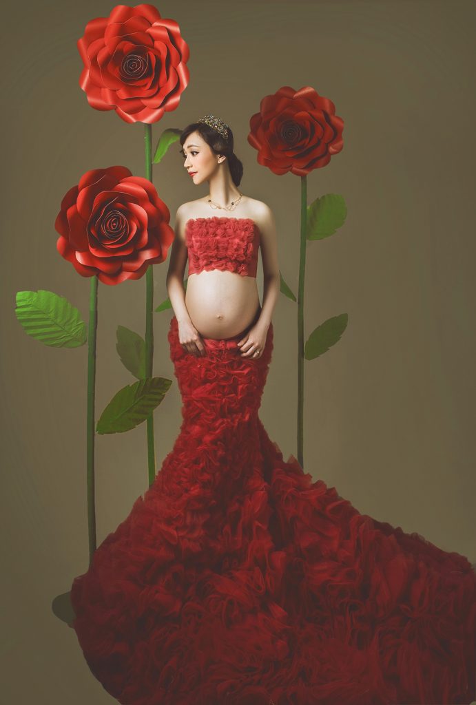 本套孕妇写真来自南京云摄影孕妇摄影-美女加玫瑰孕妇艺术写真