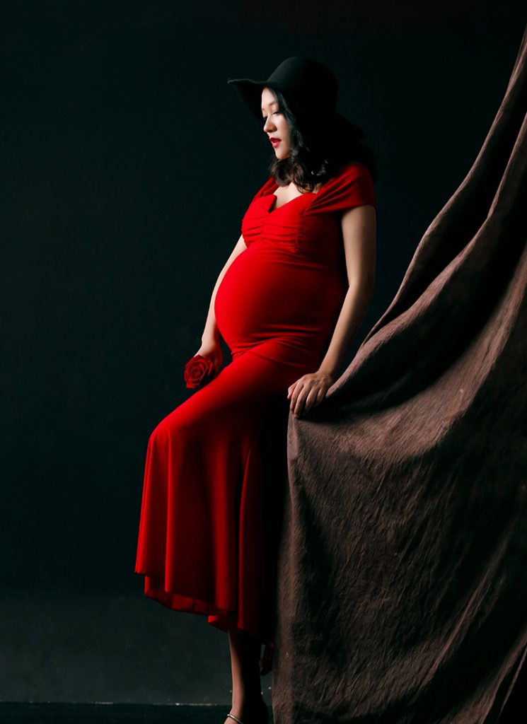 红色旗袍美女孕妇写真