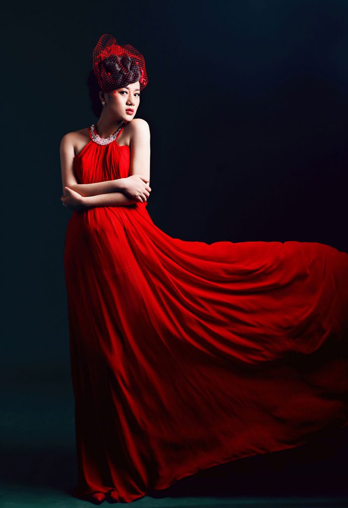 红色连衣礼裙孕妇写真照