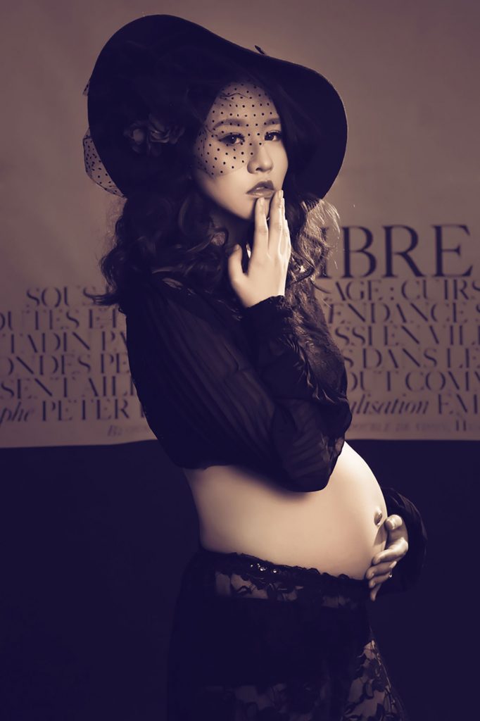 黑色蕾丝美女孕妇艺术写真