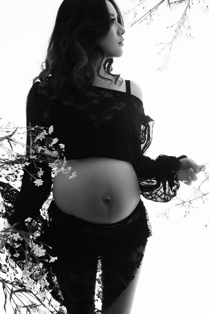 黑色蕾丝美女孕妇艺术写真
