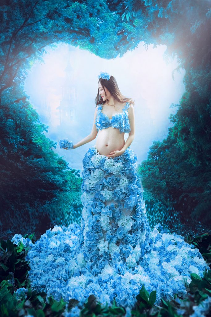 森林中的蓝精灵孕妇写真