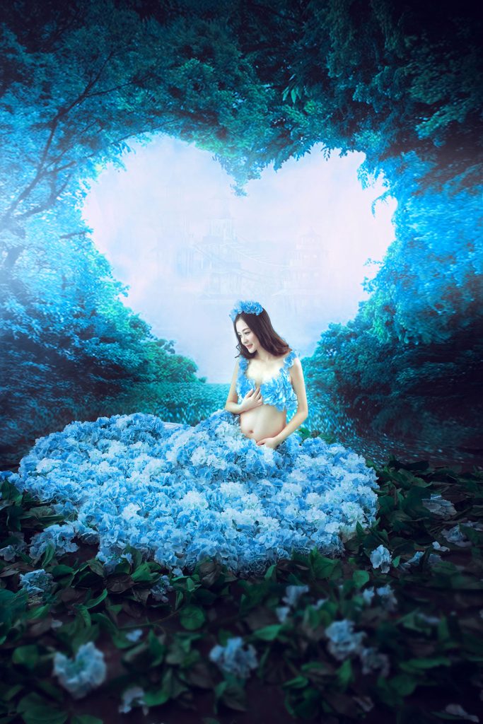 森林中的蓝精灵孕妇写真