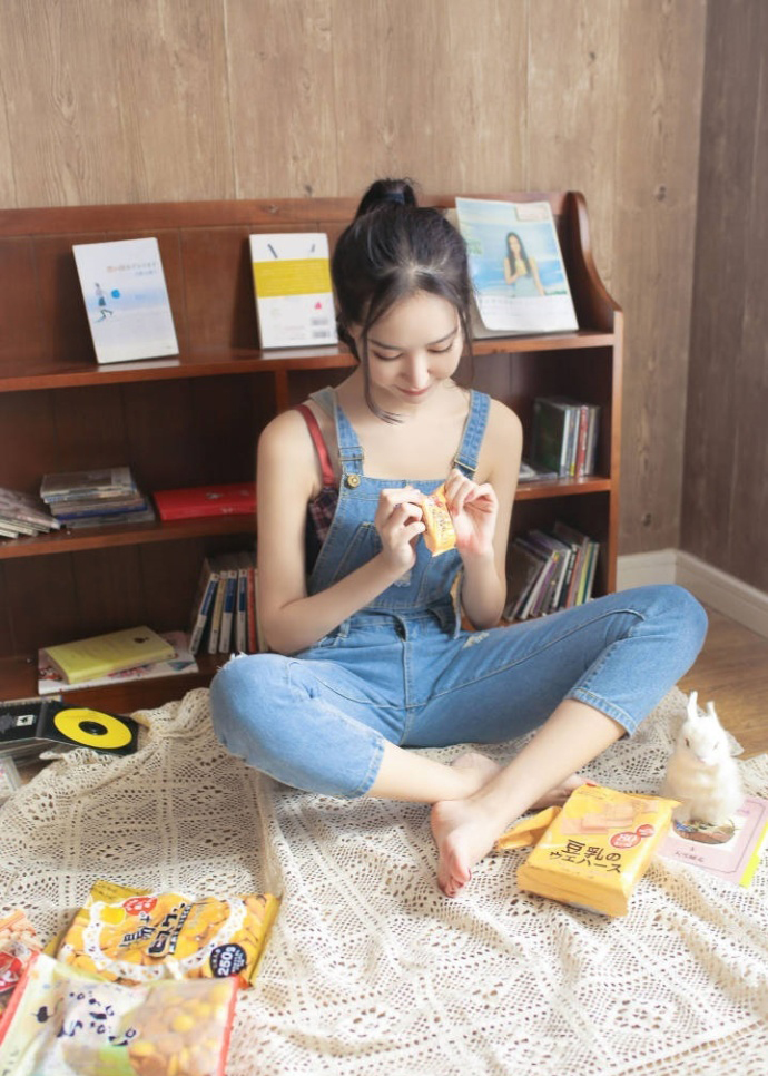 俏皮连体牛仔，满满的性感和可爱 ​ ​​​​