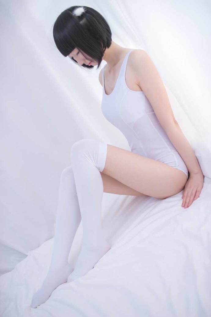 短发圆脸的动漫感小姐姐，越看越可爱 都要被她变成萝莉控了......