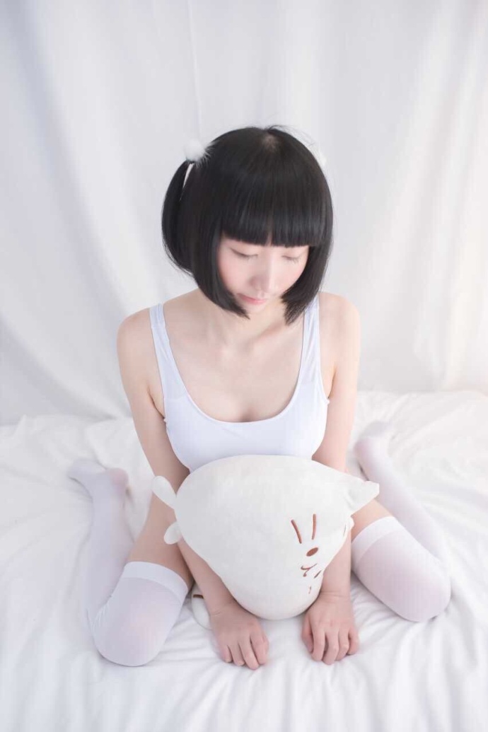 短发圆脸的动漫感小姐姐，越看越可爱 都要被她变成萝莉控了......