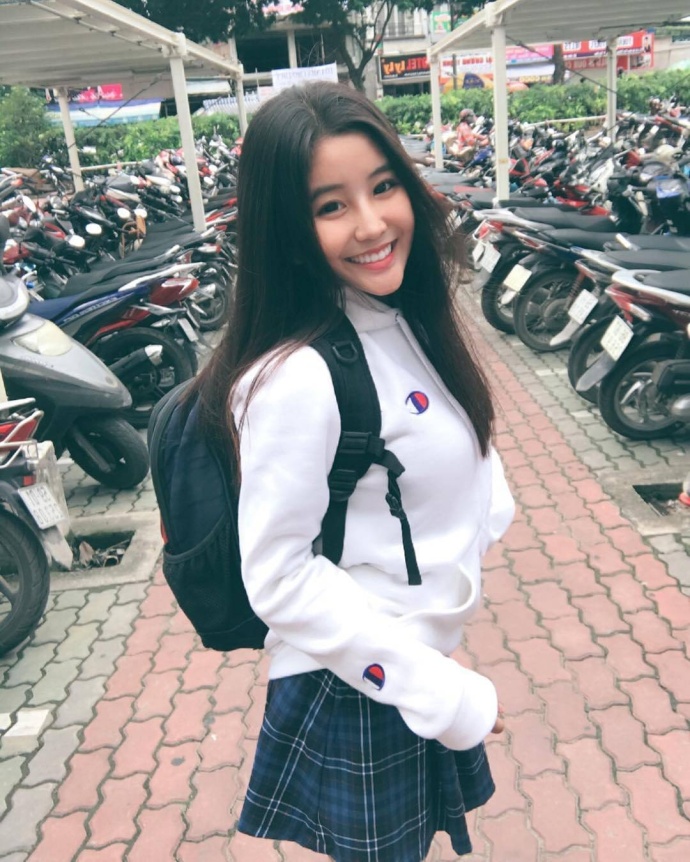 越南16岁美女高中生Vo Ngoc Tran走红​​​​
