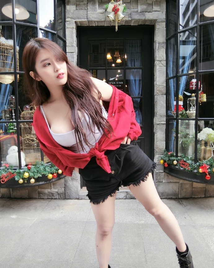 这身材，感觉有点过分了！ ​​​​