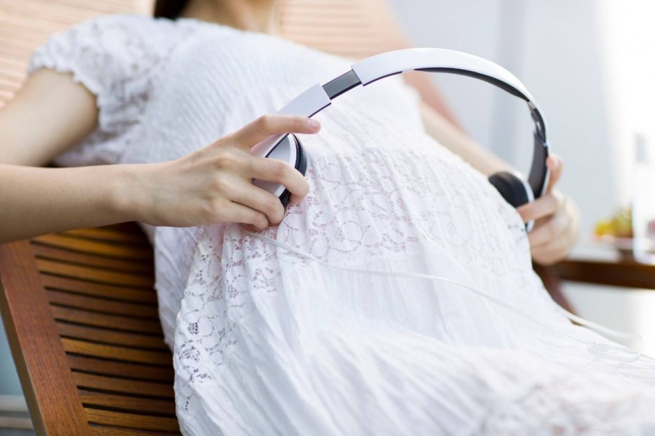 孕期进行音乐胎教可以用耳机吗?