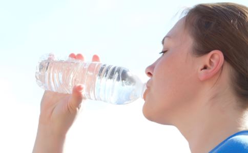 喝水真的能减肥吗 怎样喝水才能减肥