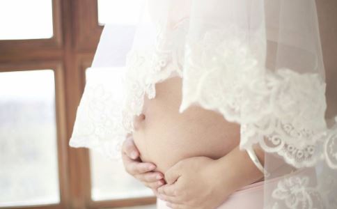 妊娠线什么时候出现 于孕期2~4月间形成