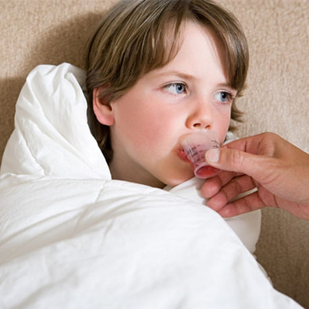 一般孩子发烧多少度就可以服降温药了？