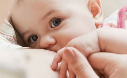 母乳喂养别超2岁半 宝宝这个时间断奶最合适