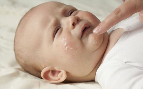 宝宝老是频繁长湿疹到底是何原因，要怎么办？