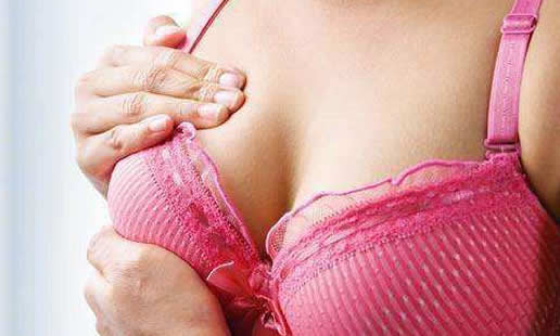 女人乳房一大一小正常吗：关于乳房的秘密男人要呵护