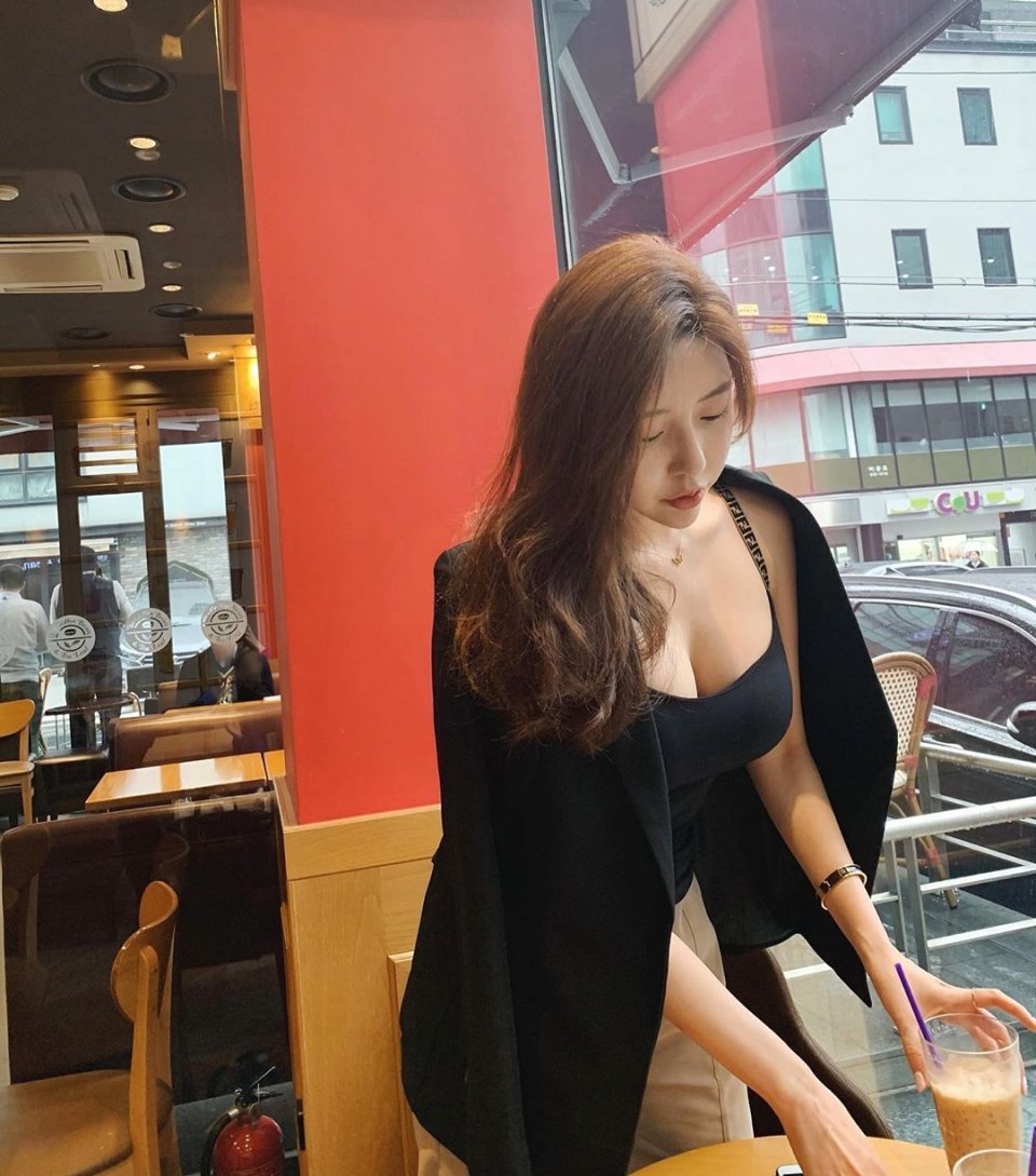 在Yutube爆出热舞视频后，吸粉无数，ins粉丝超过80万。